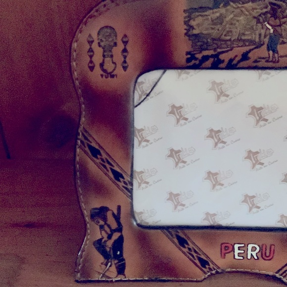 LEATHER PICTURE FRAME FROM PERU - Picture 5 of 8